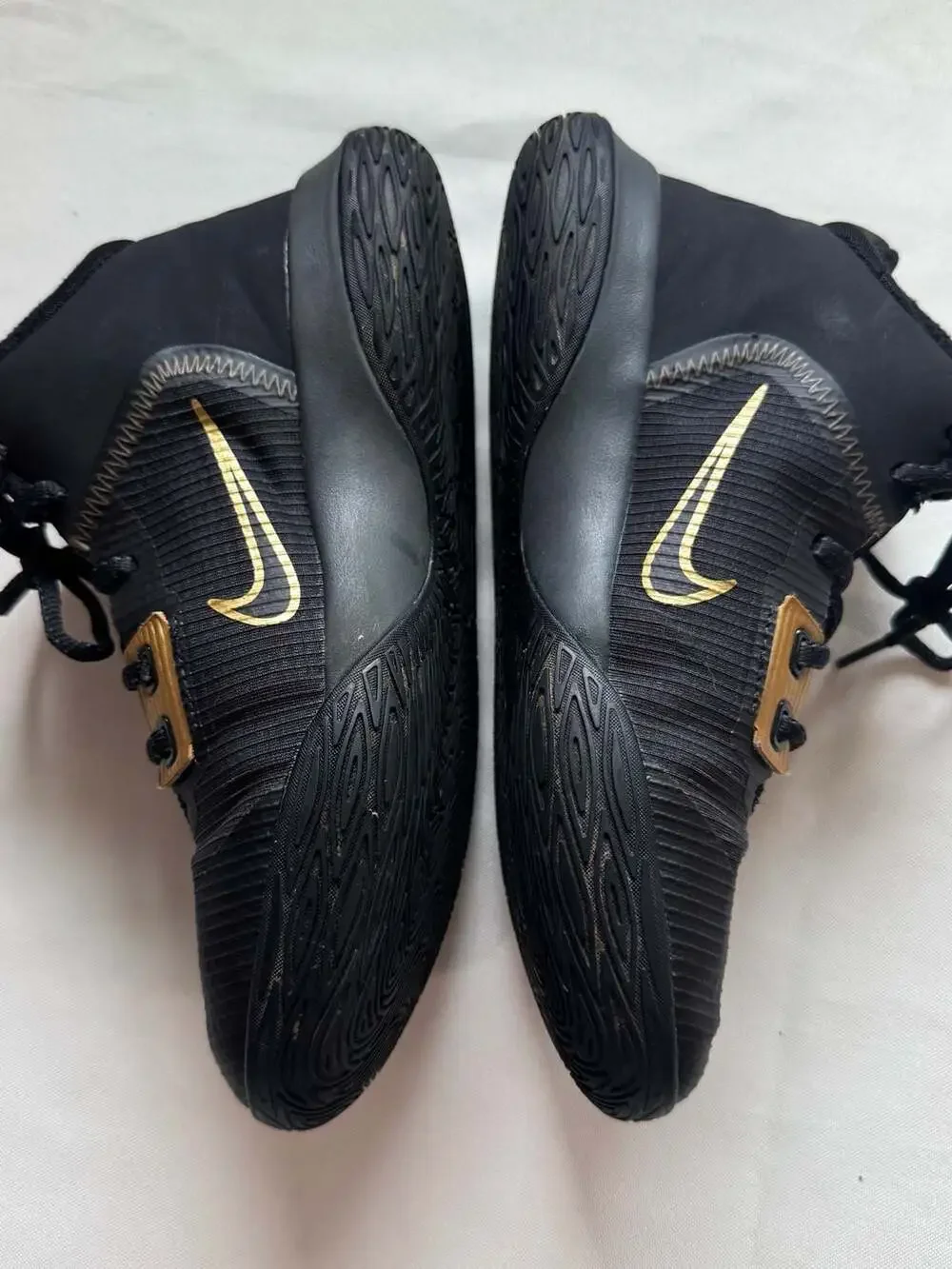Nike Kyrie Flytrap 4 Black Gold Basketball Shoes Youth 4.5Y CT5537-005